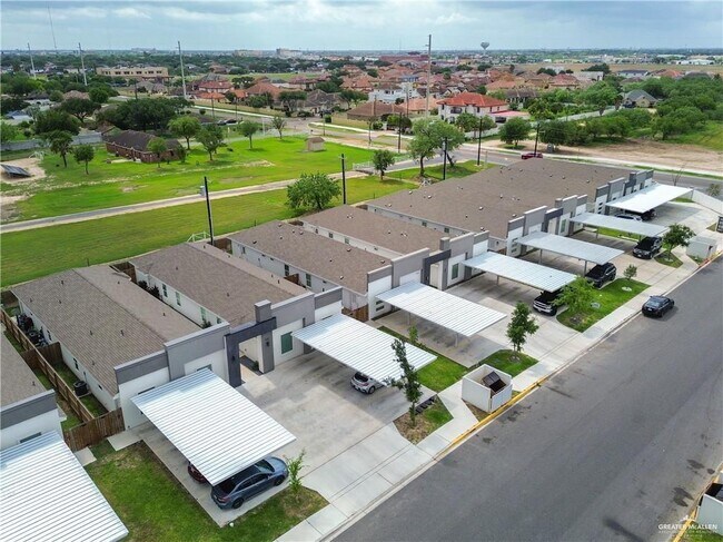 Foto del edificio - 3404 S Colt Ln