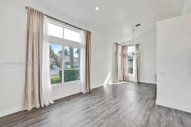 Building Photo - 740 Cypress Pointe Dr E