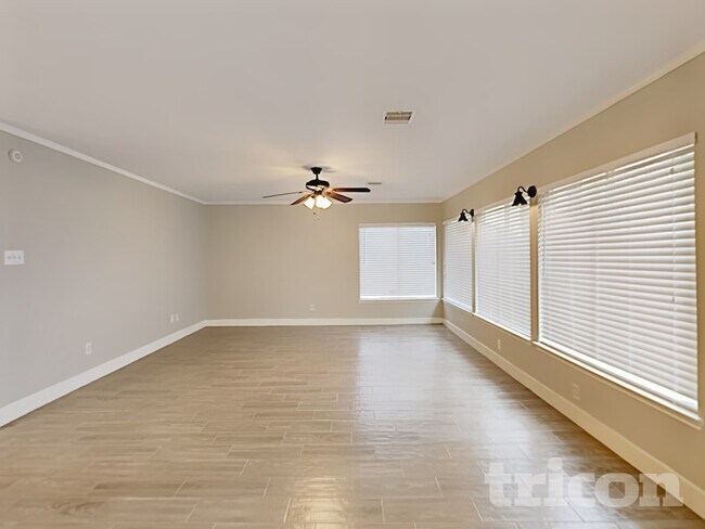 Foto del edificio - 21880 Silver Oak Ct