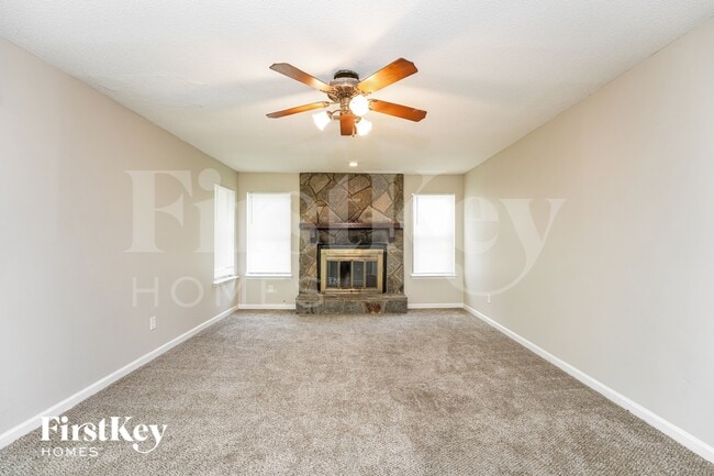 Building Photo - 3931 Springleaf Dr