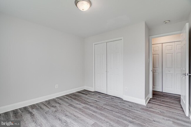 Building Photo - 1005 Chillum Rd