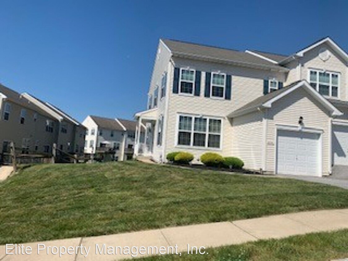 3 br, 2.5 bath House 2231 Live Oak Ln House Rental in York, PA