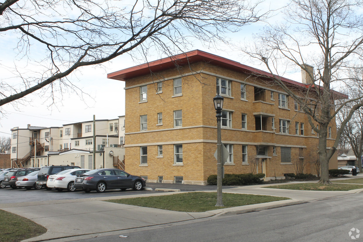 Building Photo - 7759-7771 Lake St