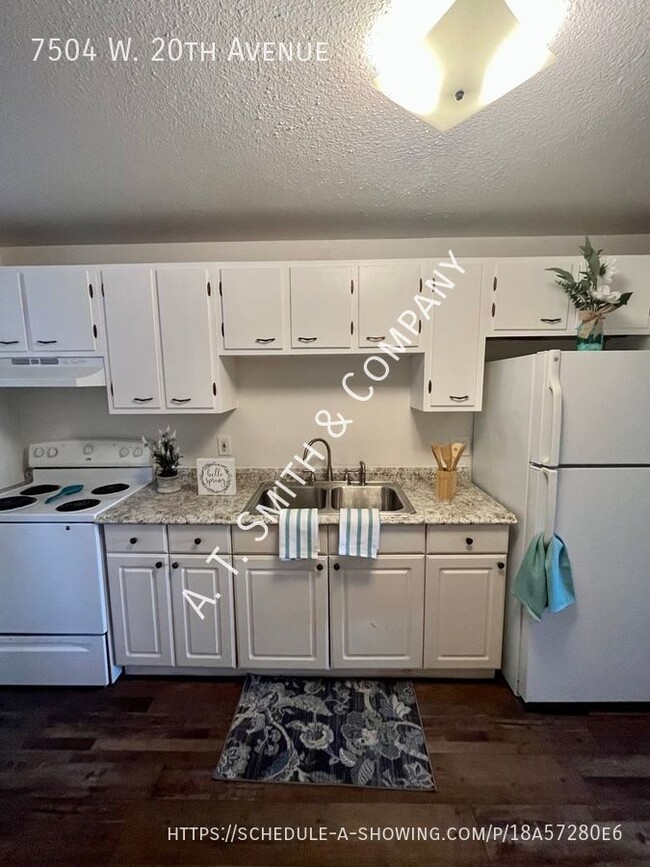 Building Photo - Lakewood 2 Bedroom 1 Bath Available for Im...