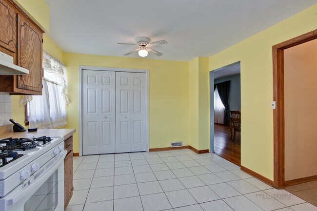 Building Photo - 4030 Prairie Ave