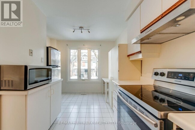 Building Photo - 6 Empire Ave