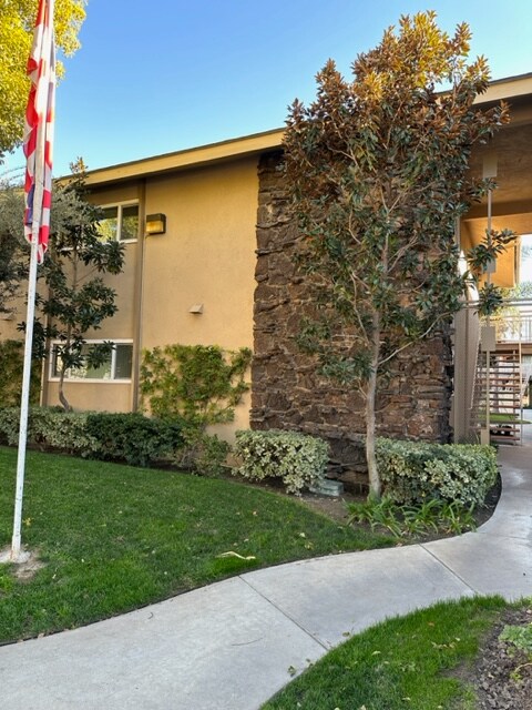 Building Photo - 1666 W Pampas Ln