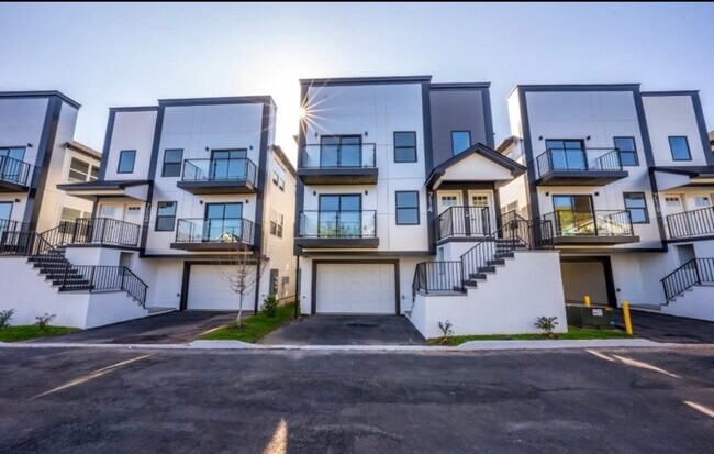 Building Photo - 716 Seaport Dr