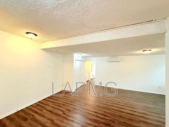 Foto del edificio - 808 Princeton St