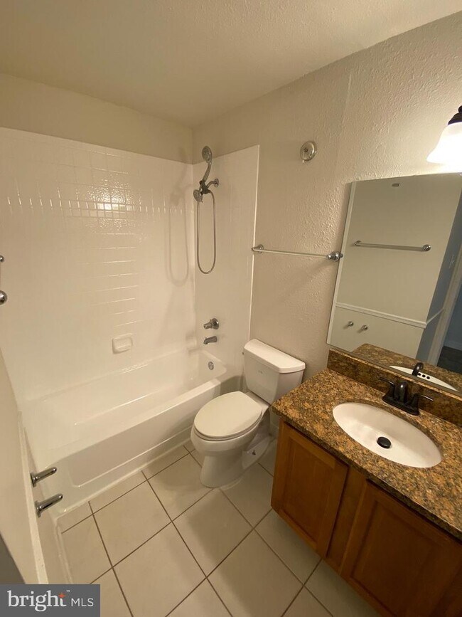 Foto del edificio - 3310 Wyndham Cir