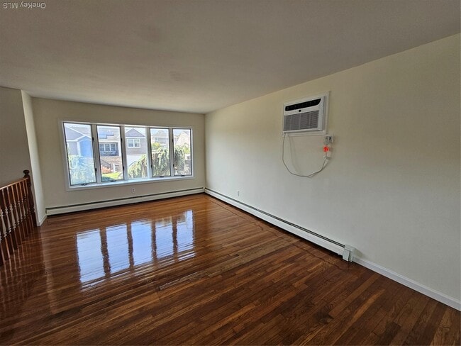 Foto del edificio - 2403 Hampton Ave