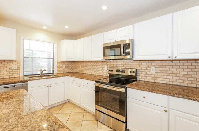 Foto del edificio - 3447 Brian Rd S