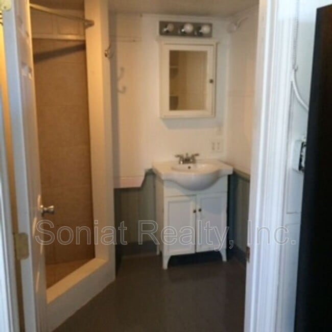 Photo - 815 Dante St Apartment