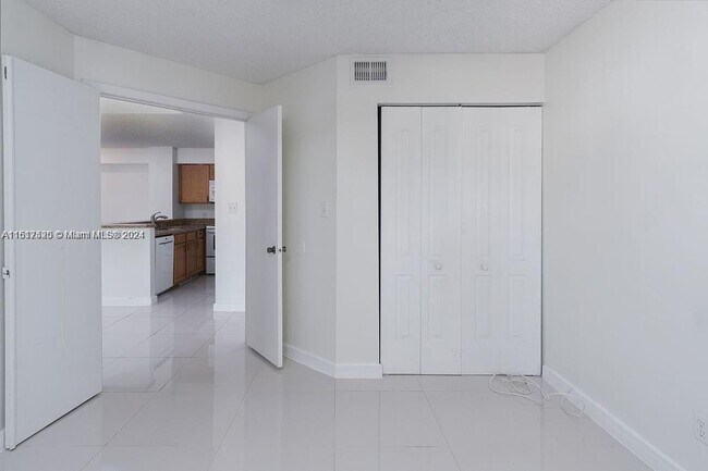Foto del edificio - 640 S Park Rd