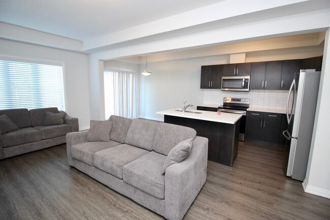 Building Photo - 69 Alicia Cres