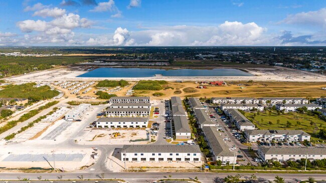 Building Photo - 415 NW 13 Ct