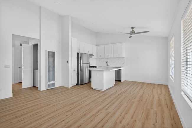 Foto del edificio - 1066 Coronado Ave