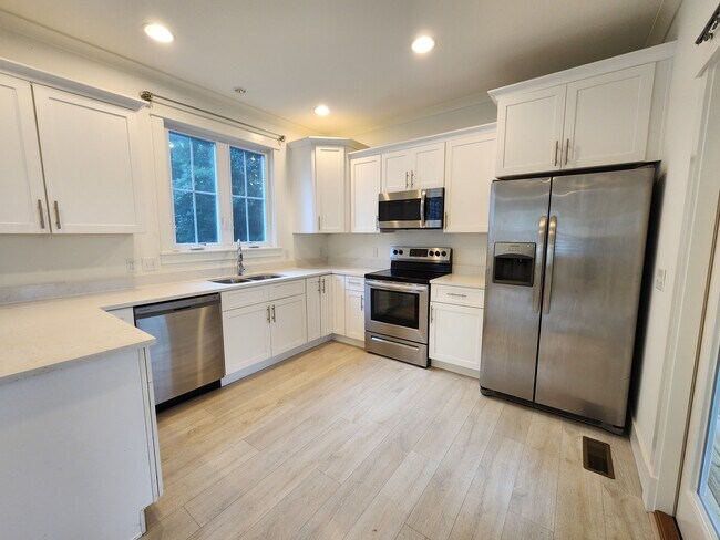 Foto del edificio - 425 Juniper Dr