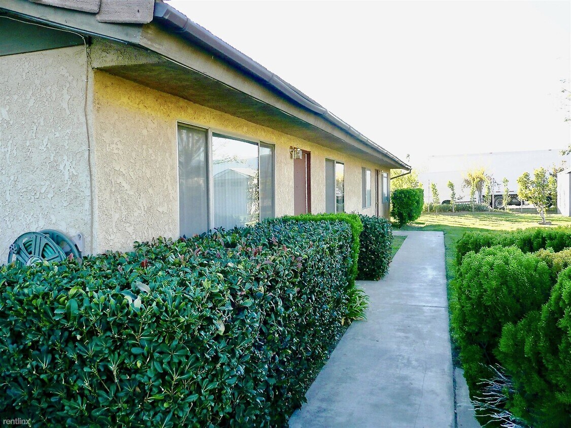 2 br, 1 bath Duplex 8466 Almond Ave Almo... Townhome Rentals in