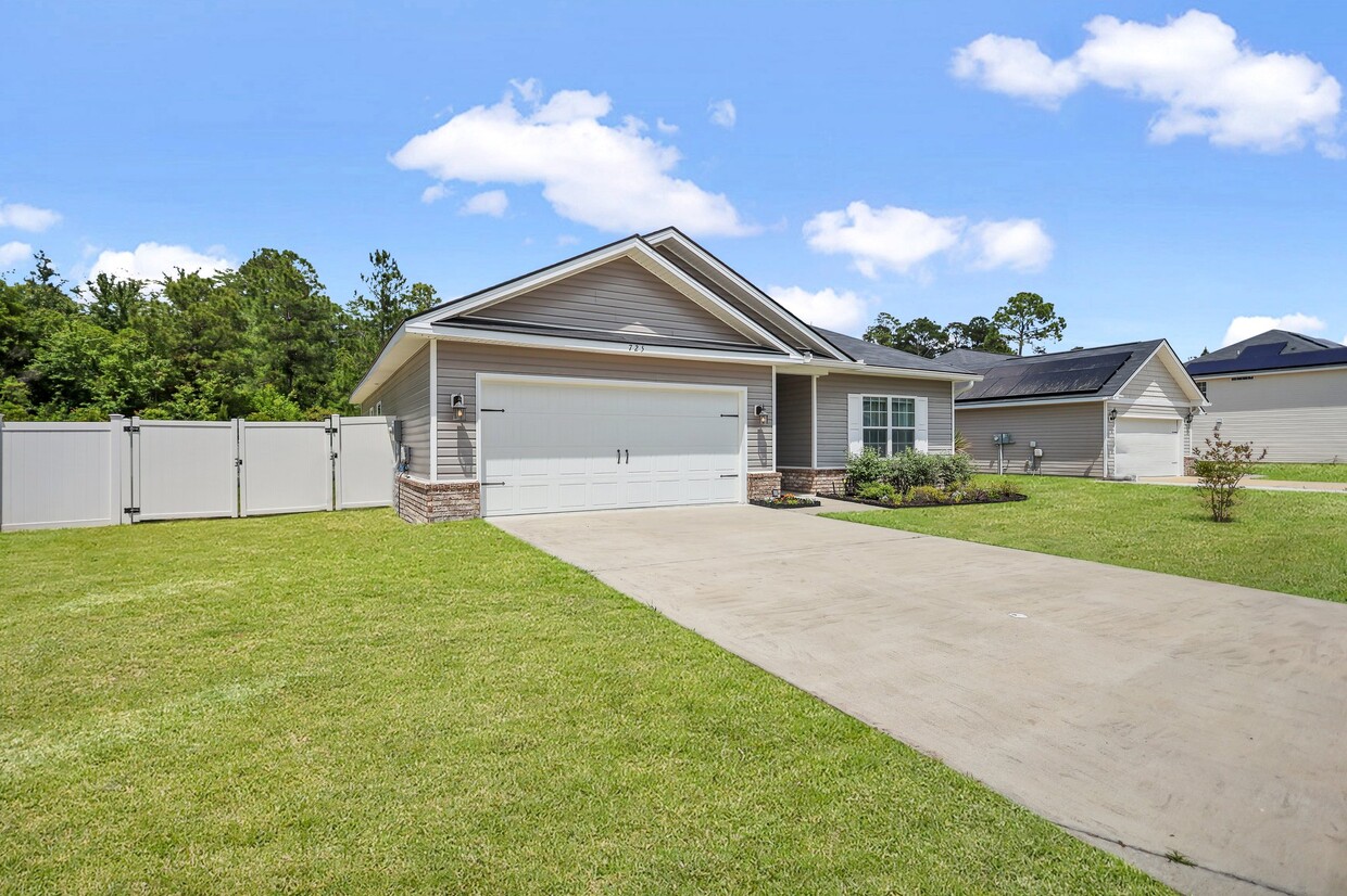 Primary Photo - 725 Waterlily Ct