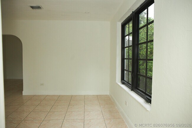 Foto del edificio - 25 NE 43rd St