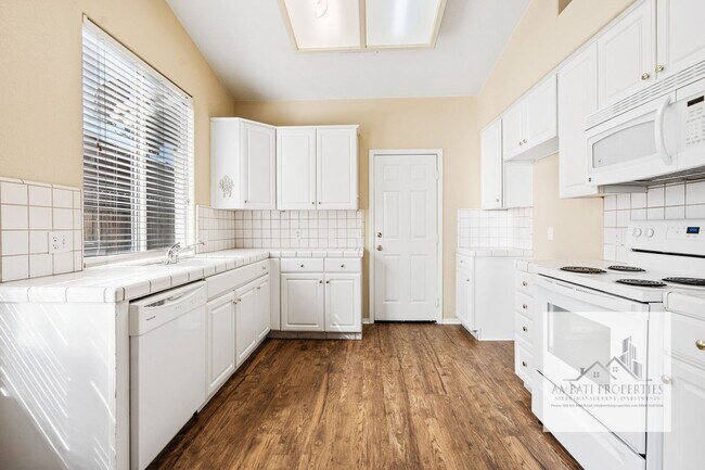 Foto del edificio - 3 Bed 2 Bath in Clovis Unified School District!