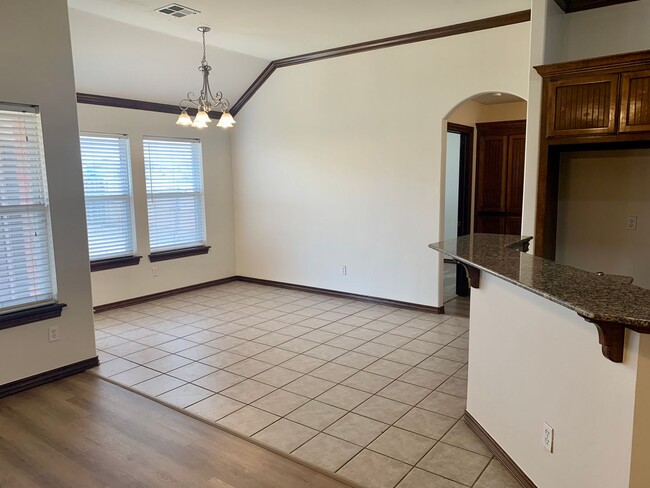 Building Photo - 4 Bedroom, 2 Bath in Drakestone Addition o...