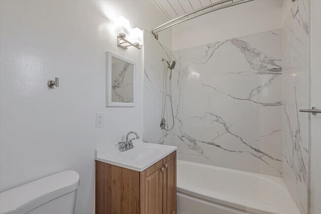 Foto del edificio - Beautifully Renovated 2BD/1BA Ground Floor Unit in Prime El Cerrito Location