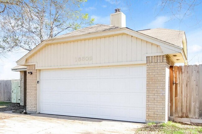 Foto del edificio - 15503 Boulder Oaks Dr