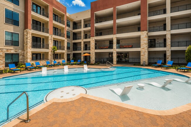 Foto del edificio - The Residences at Pearland Town Center
