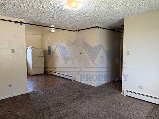 Building Photo - 2 Bed 1 Bath Apartment