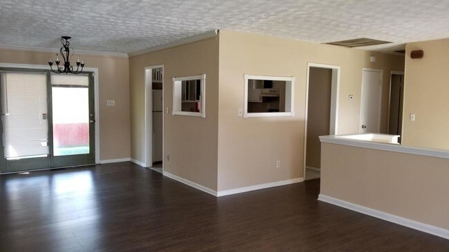 Foto del edificio - 7545 Pembrook Ct
