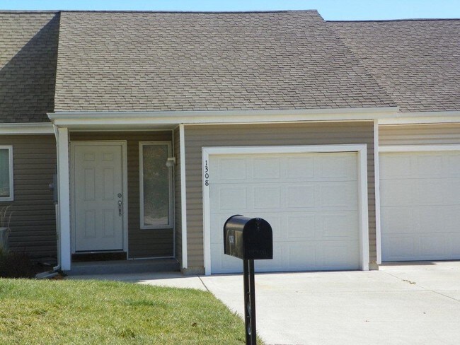 Building Photo - 1308 Christy Dr