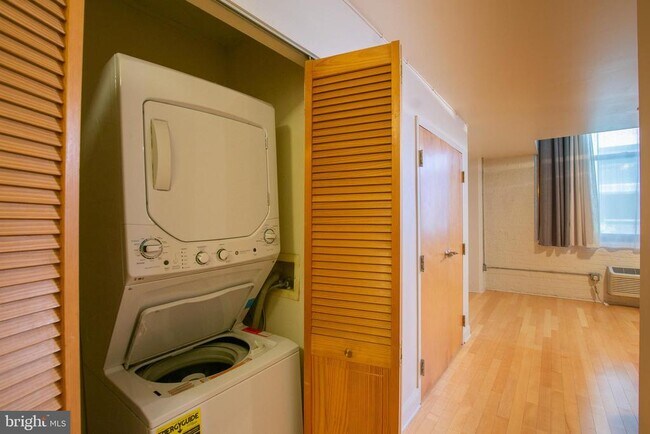 Foto del edificio - 1100 S Broad St