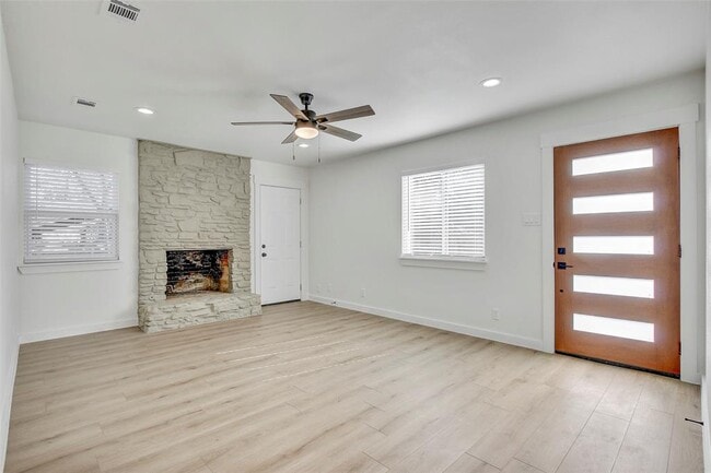 Foto del edificio - 1402 Valleyridge Cir