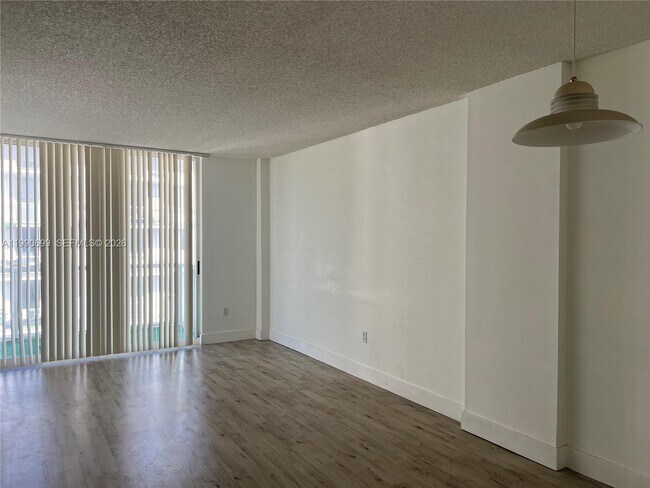 Foto del edificio - 5091 NW 7th St