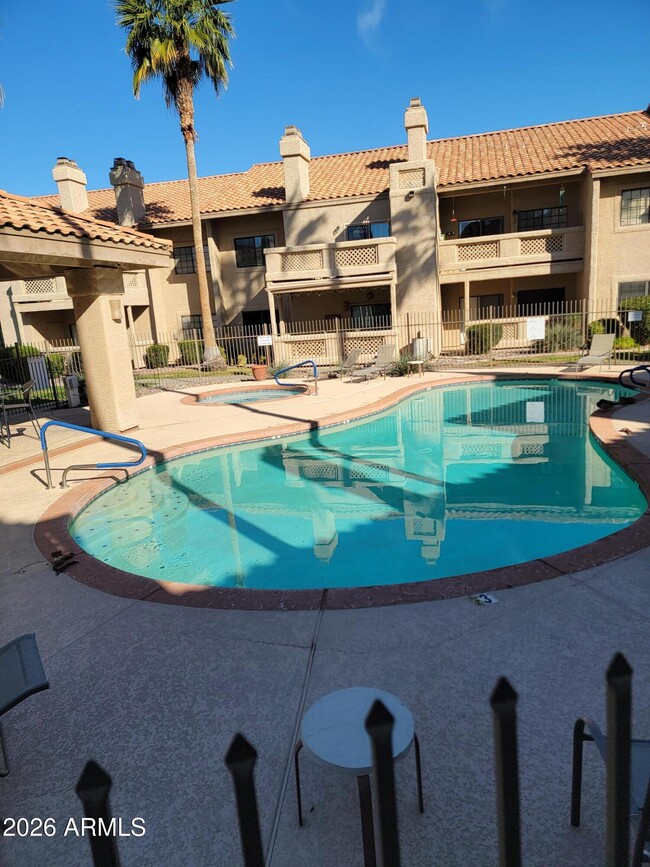 Building Photo - 930 N Mesa Dr