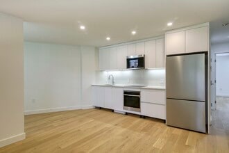 Building Photo - 10 Av. Rosemount