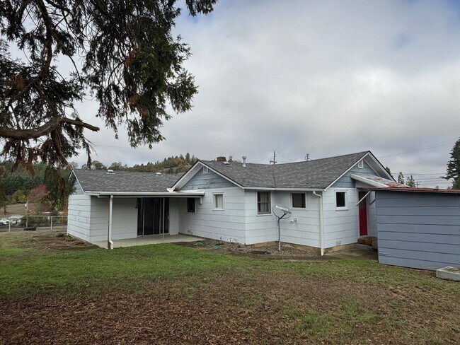 Foto del edificio - 3-bedroom 1 bath Home in Country Setting