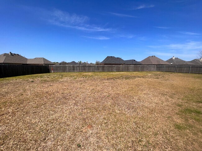 Foto del edificio - 4 BEDROOM, 3 BATHROOM IN TIBURON