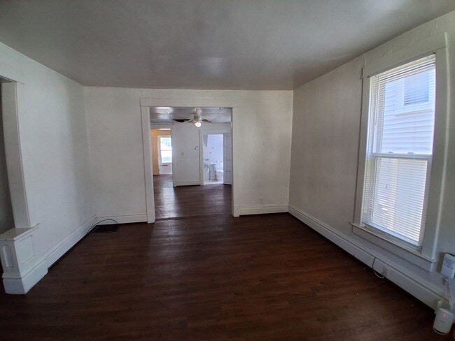 Building Photo - 1413 1/2 W Mulberry St