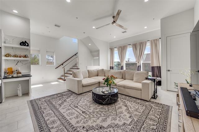 Foto del edificio - 2235 Lovedale Ave