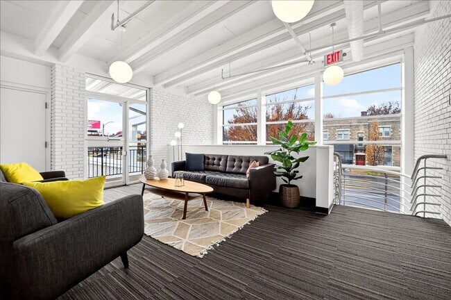 Foto del edificio - Thank Goodness!