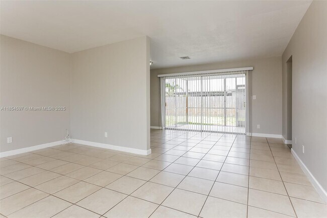 Foto del edificio - 3611 NW 36th St