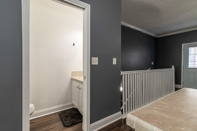 Building Photo - Fully Furnished 2BR/2.5 BA plus office wit...