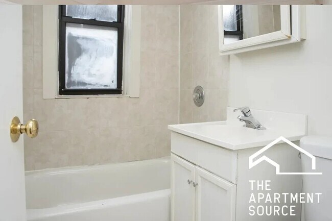 Photo - 837 W Cornelia Ave (Chicago, IL) Apartment
