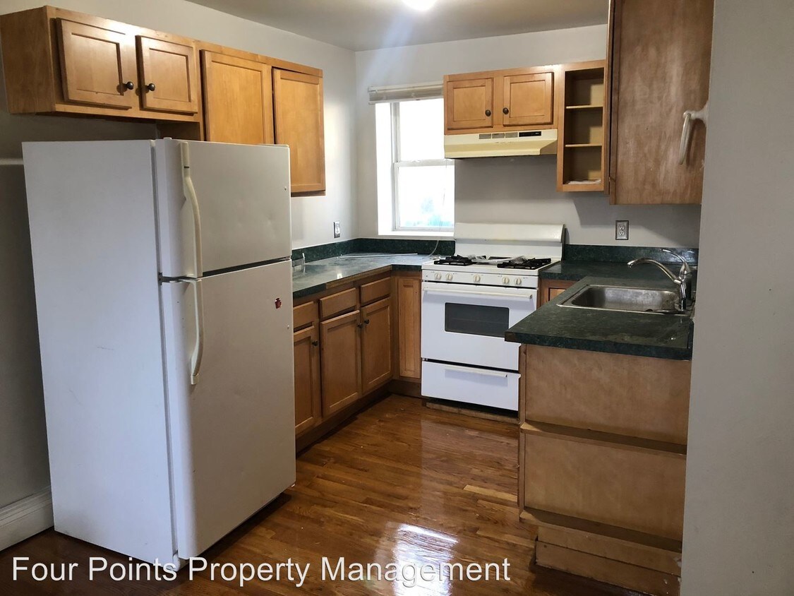 Primary Photo - 133 River St