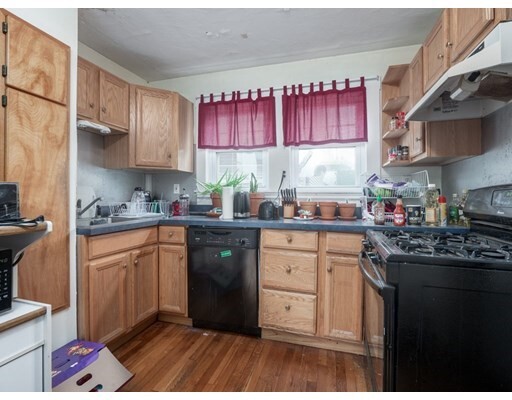 Building Photo - 99 Thorndike St