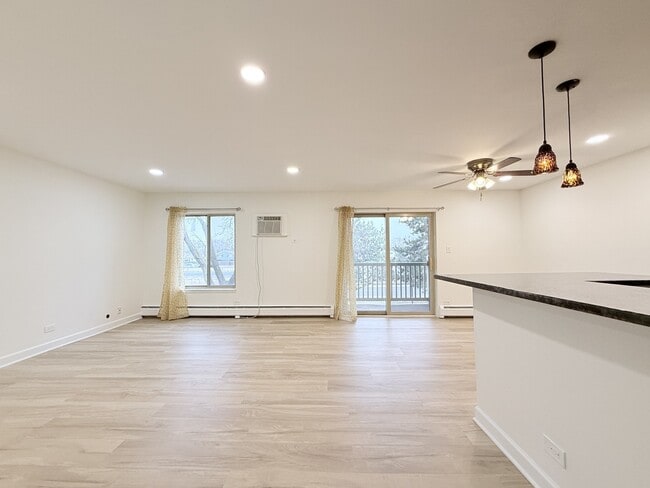 Foto del edificio - 460 N Wilke Rd