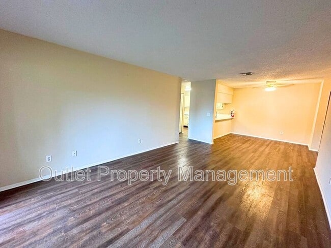 Building Photo - 670 Kenwick Cir